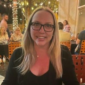 Meet your Posher, Leslie